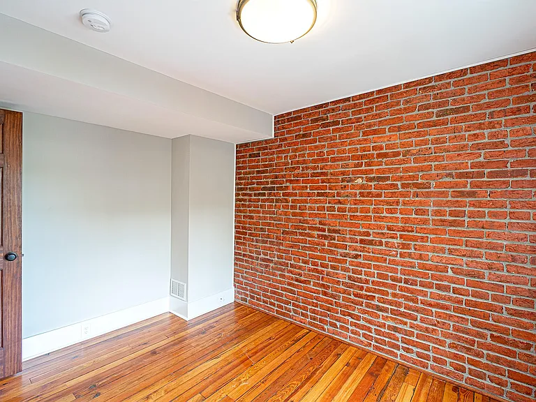 325 D St SE — Photo 56
