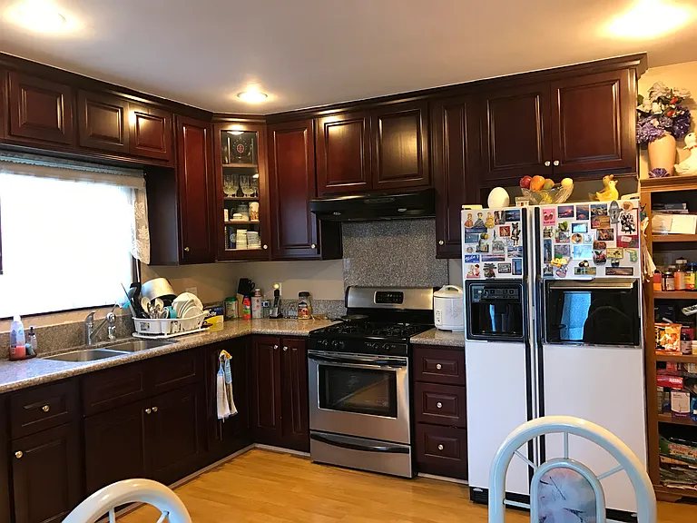 4638 Blackthorne Ave — Photo 19