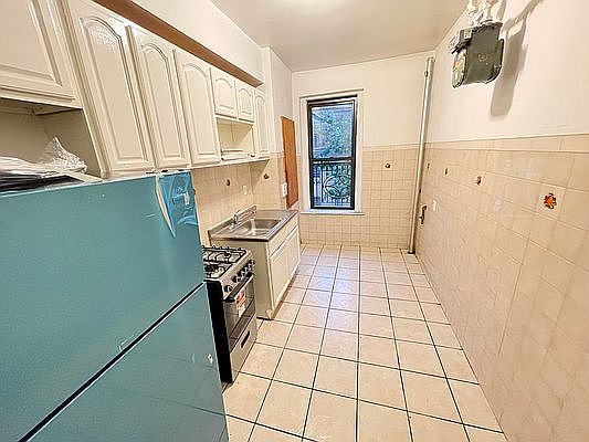 3rd image of 551 W 172nd St #22