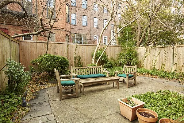 Rented by Compass | media 23