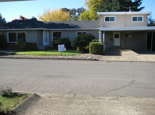907 N 11th St, Cottage Grove, OR 97424