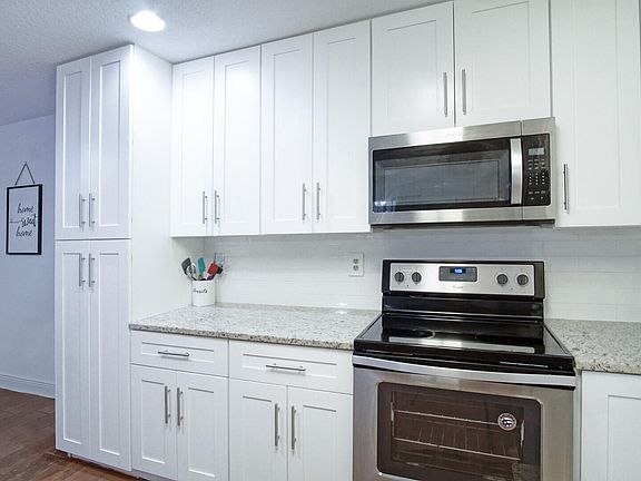 5th image of 1615 Laurel Leaf Lane #B
