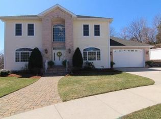 30 Murdoch Rd, Stoneham, MA 02180