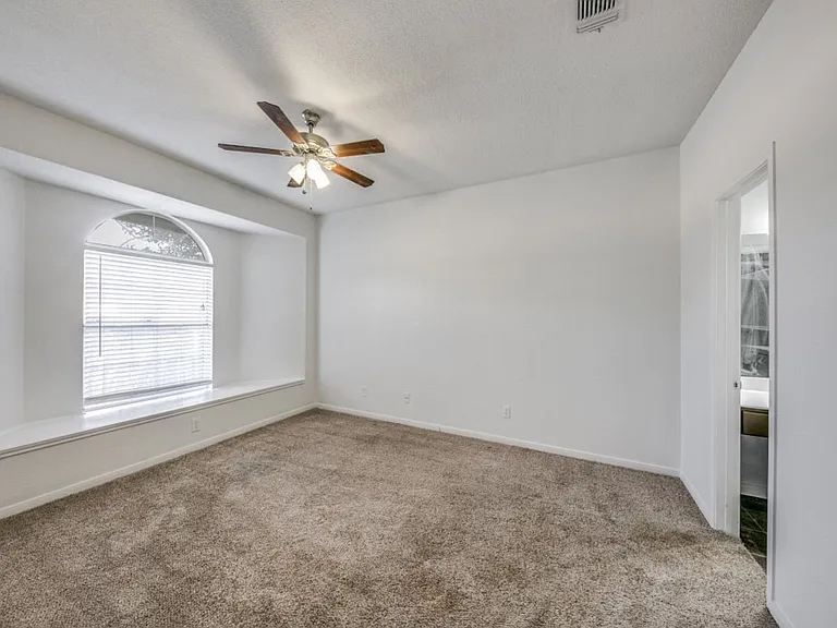 16606 Winding Oak Dr — Photo 8