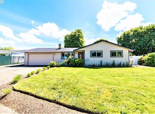 853 Candlelight Dr, Eugene, OR 97402
