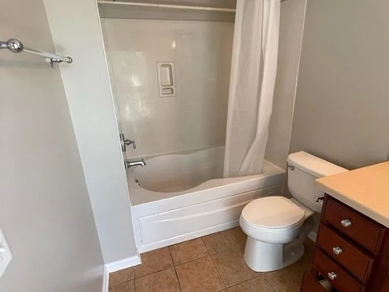 1054 Drayton Ct — Photo 17