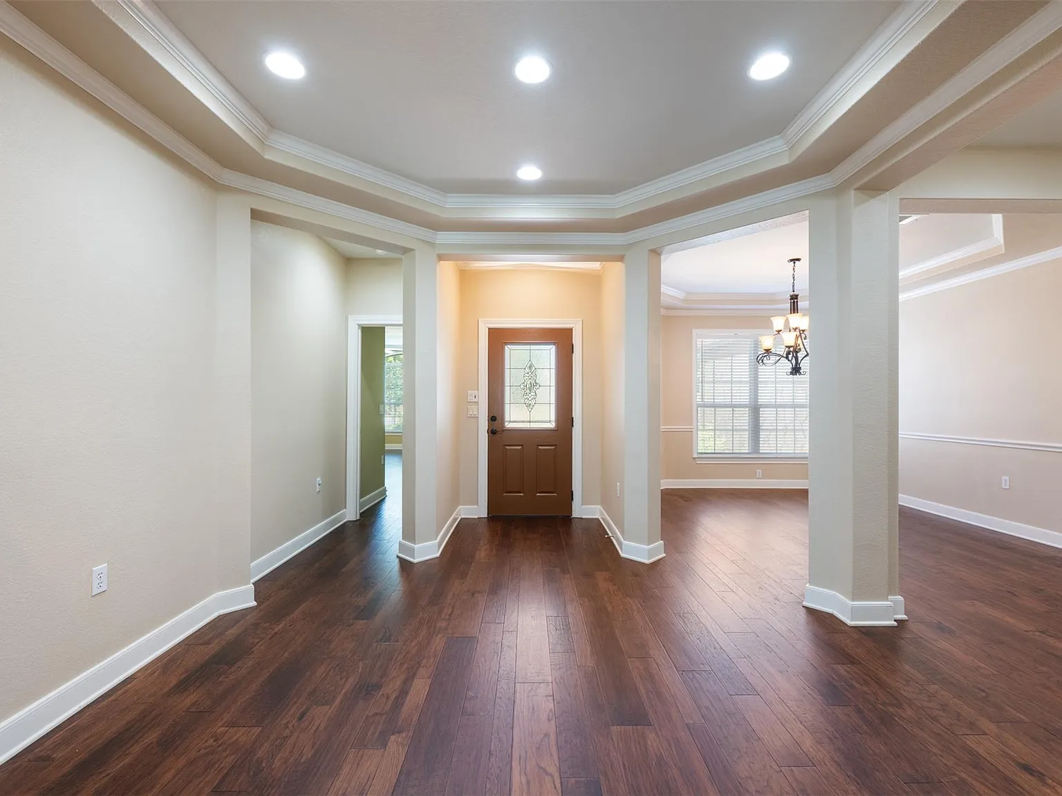 4 bed, 2.0 bath, 2750 sqft, $3,500 — Photo 4