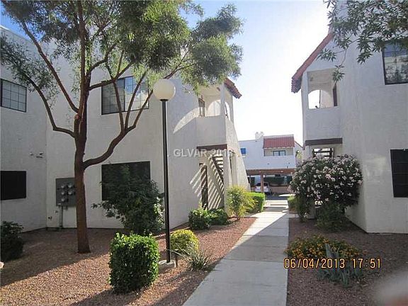 2nd image of 4241 Sanderling Cir Unit 311