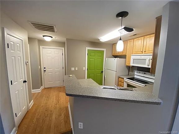 5th image of 6450 Park Pond Dr