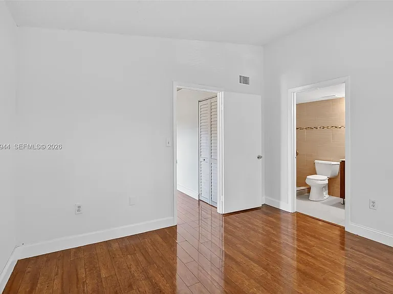 400 Palm Cir W #306 — Photo 7