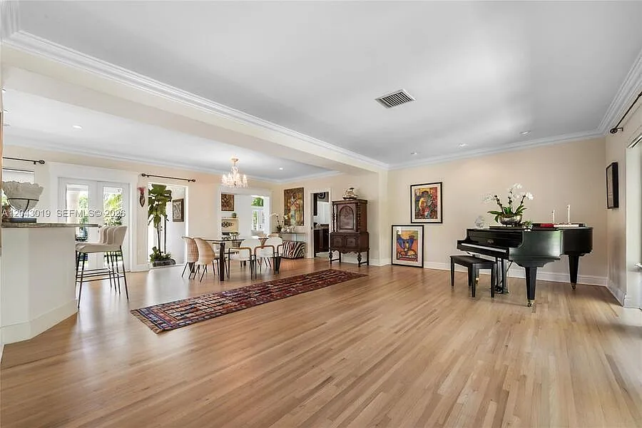 4 bed, 2638 sqft, $16,500 — Photo 3