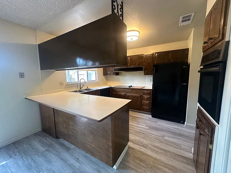 9206 Thilow Dr — Photo 7