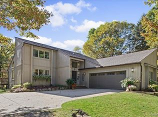 2090 Sherwood Ct, Ortonville, MI 48462