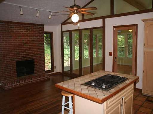 5th image of 698 Shagbark Ct SE
