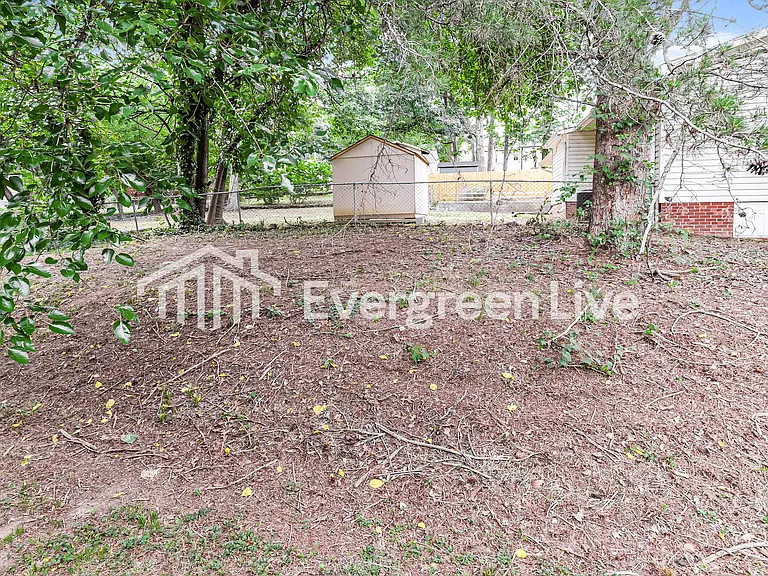 229 Grand St — Photo 14