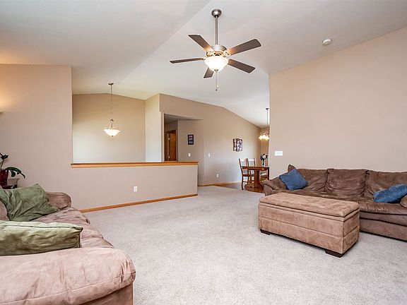 5th image of 1495 Deerfield Dr W