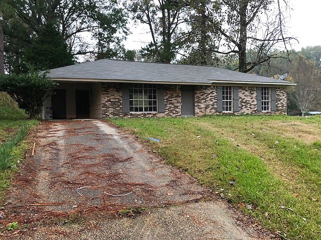 1st image of 402 Pleasant Valley Dr