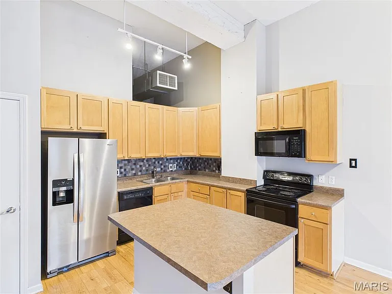 1501 Locust St #201 — Photo 9