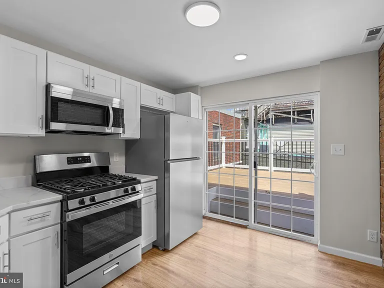1305 Light St #2 — Photo 16