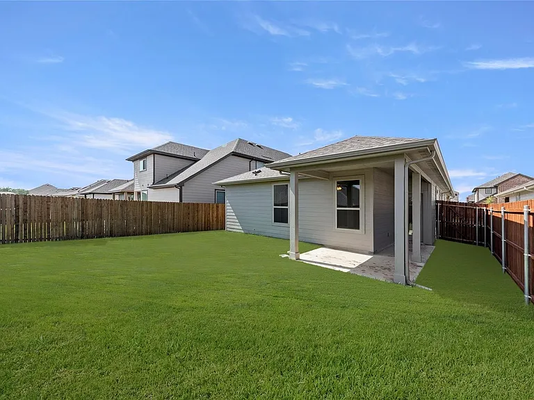 1641 Meadow Crest Dr — Photo 27