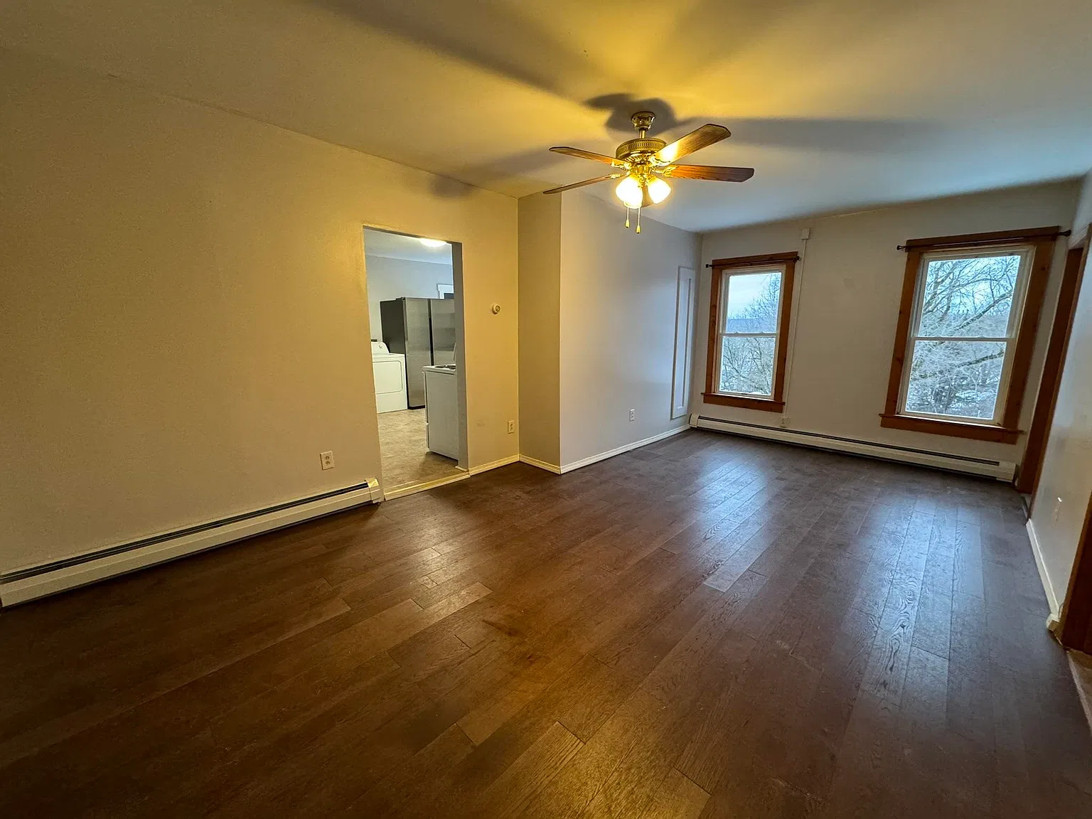 3 bed, 1.0 bath, 3044 sqft, $1,800 — Photo 2