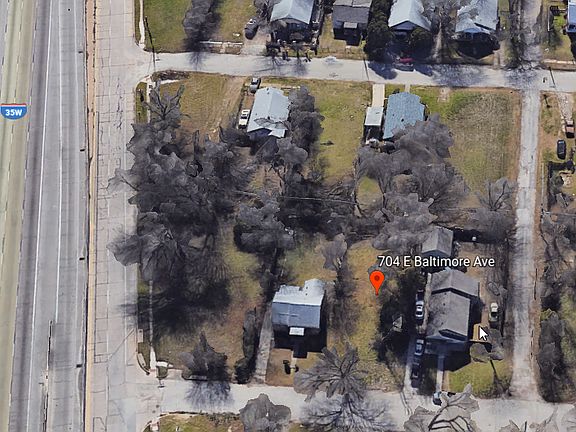 4th image of 704 E Baltimore Ave