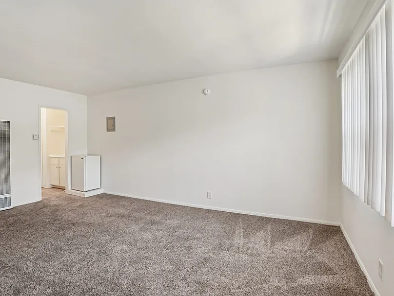 Crenshaw Terrace — Photo 24