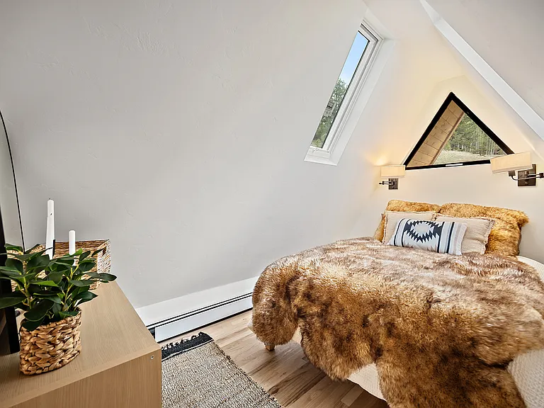 107 Lake Dr E — Photo 8