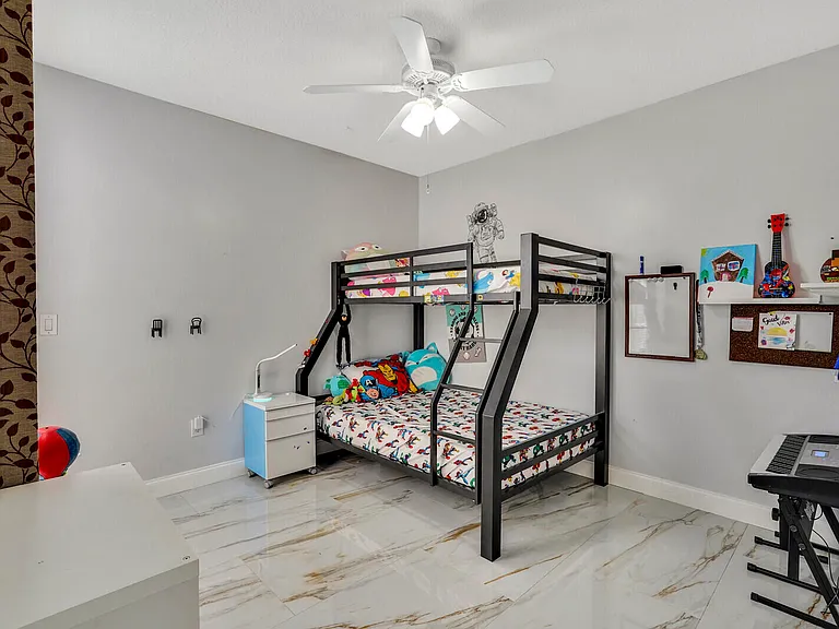 19084 Skyridge Cir — Photo 27