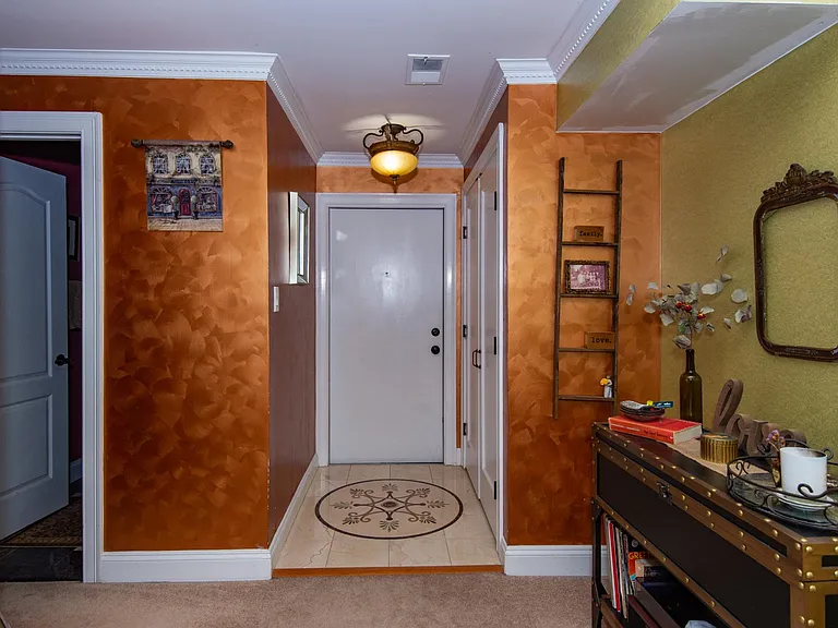 203 Salem Ct #10 — Photo 3