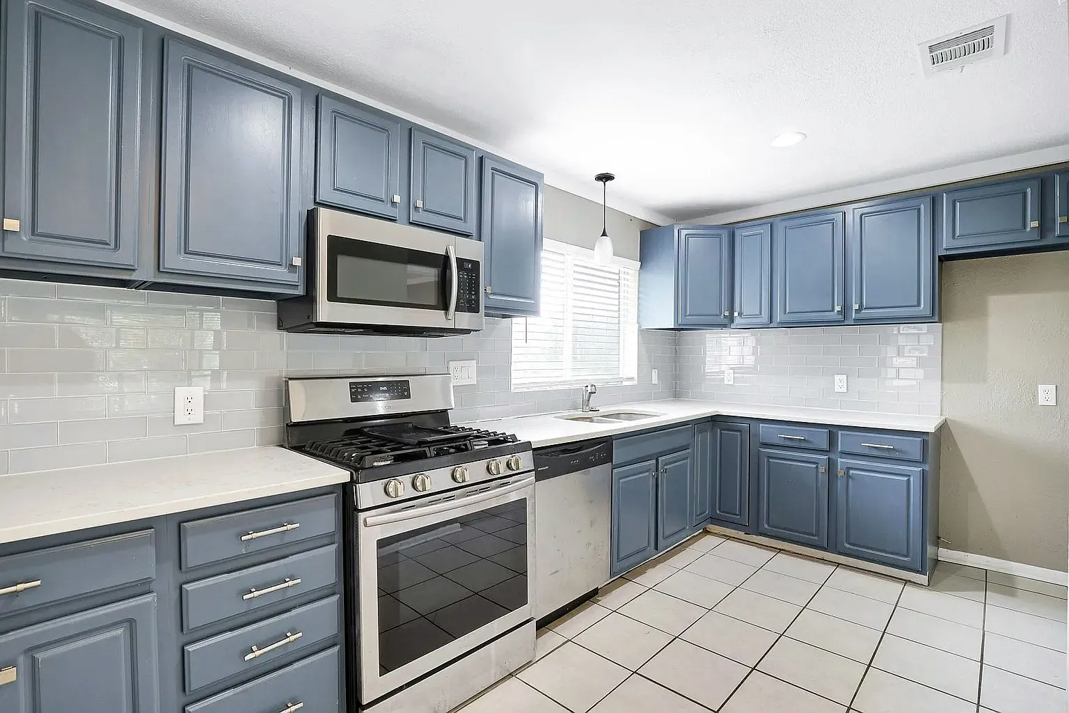 235 Saratoga Drive, Unit Unit 3 — Photo 2