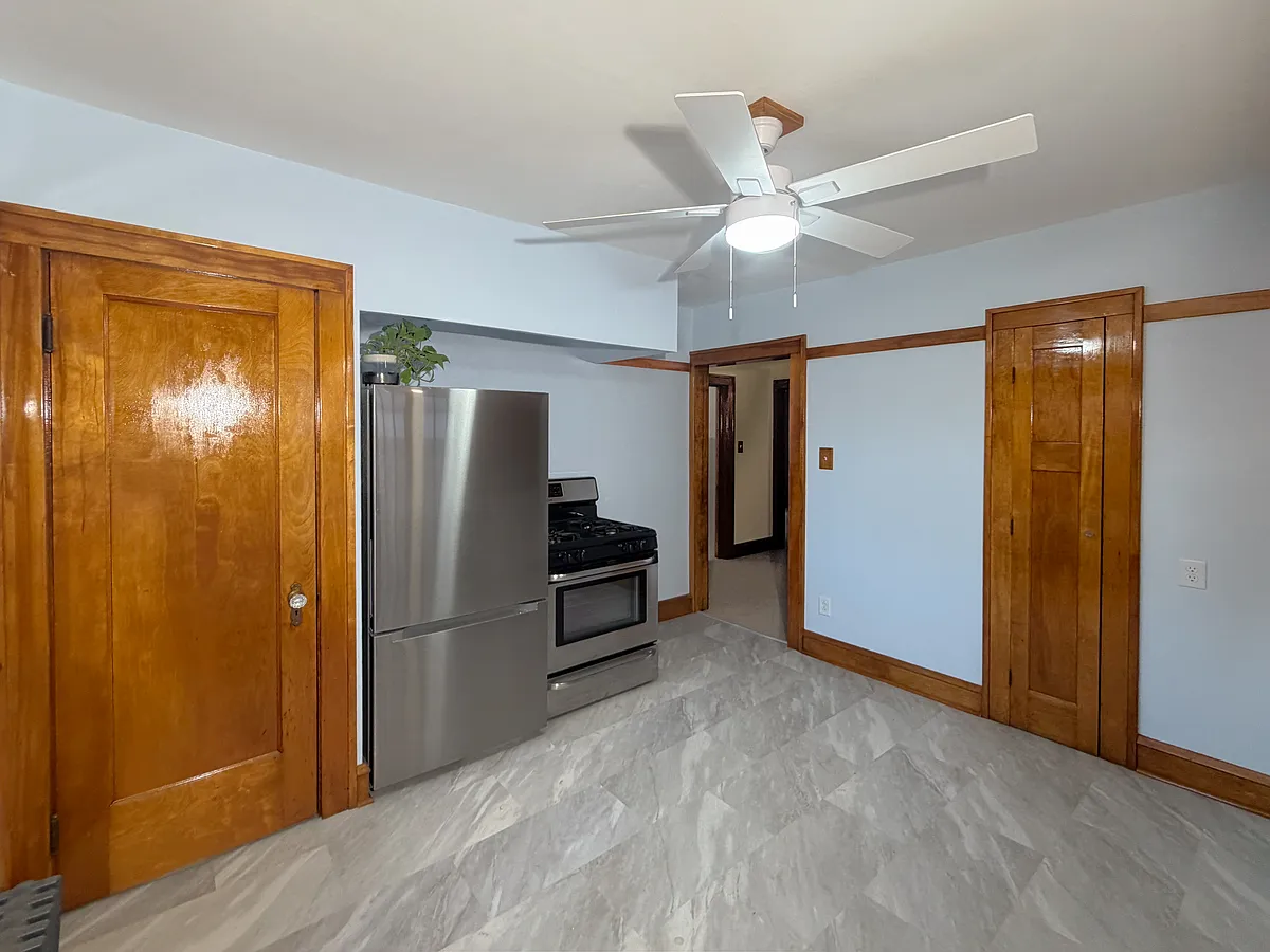 Kitchen - 5409 W National Ave #5411