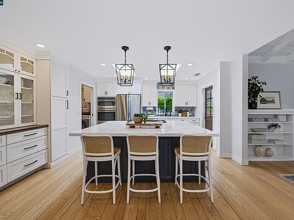 4th image of 1042 Sunnybrook Dr