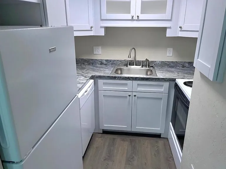 2303 Columbia Ct #D — Photo 2