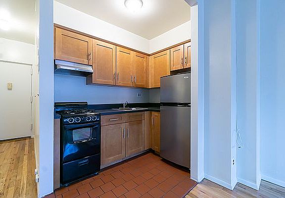 4th image of 29 Avenue B APT 4A