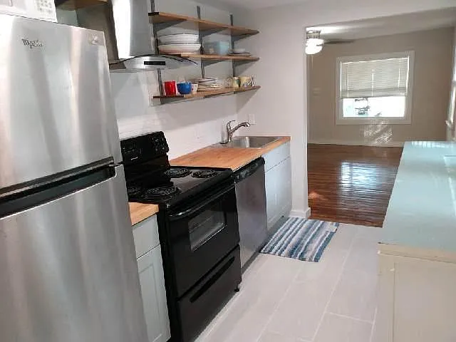 2702 White Ave — Photo 2