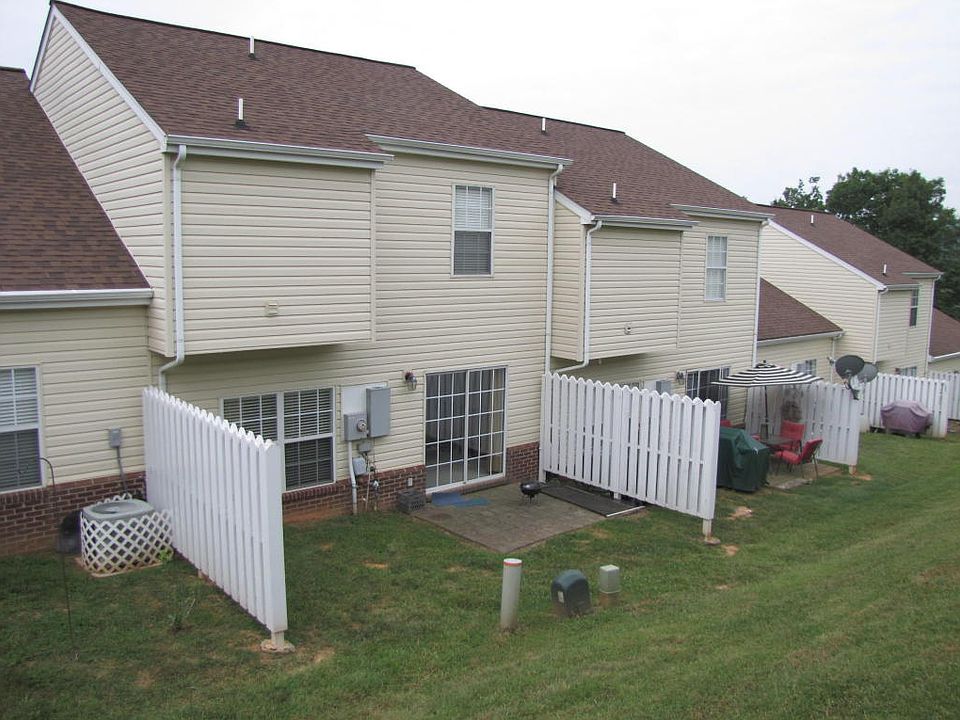 2nd image of 24 Hunters Ridge Ln