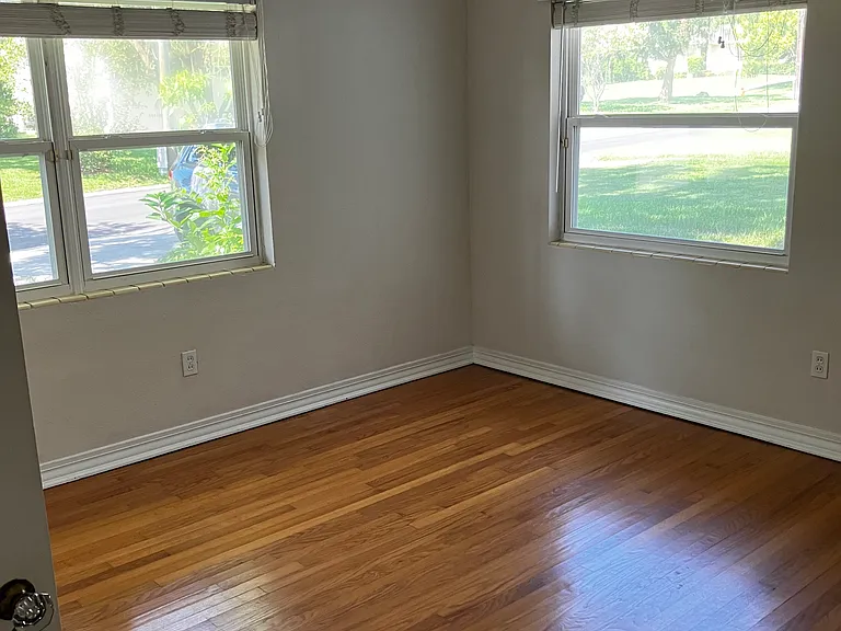 736 Easton Dr — Photo 9