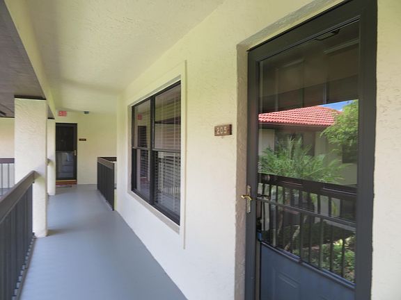4th image of 571 SW South River Dr APT 205