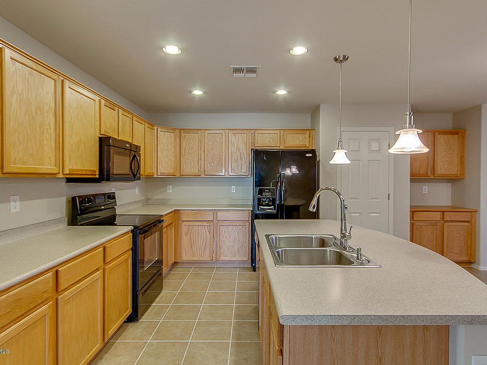 1st image of 43455 W Wallner Dr
