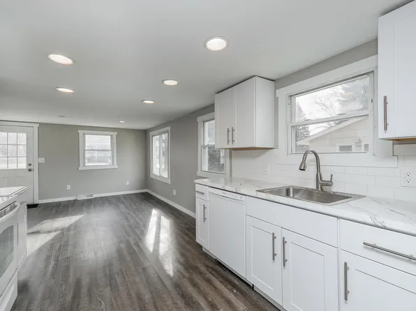 4410 Buckley Rd, Lisle, IL 60532