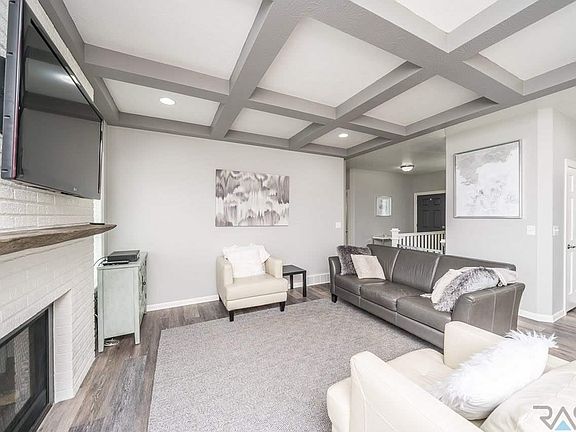 3rd image of 5508 S Breezeway Ave