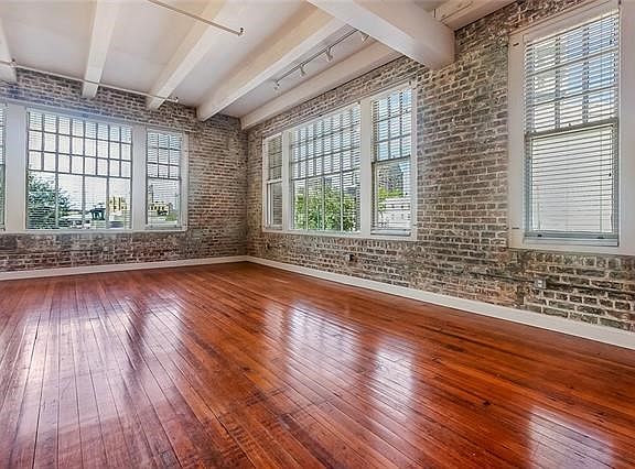 4th image of 1000 Saint Charles Ave APT A