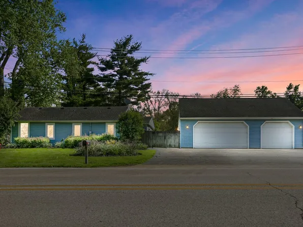 4813 Roberts Rd, McHenry, IL 60051