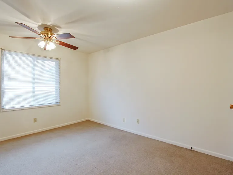Heritage Apartments — Photo 15