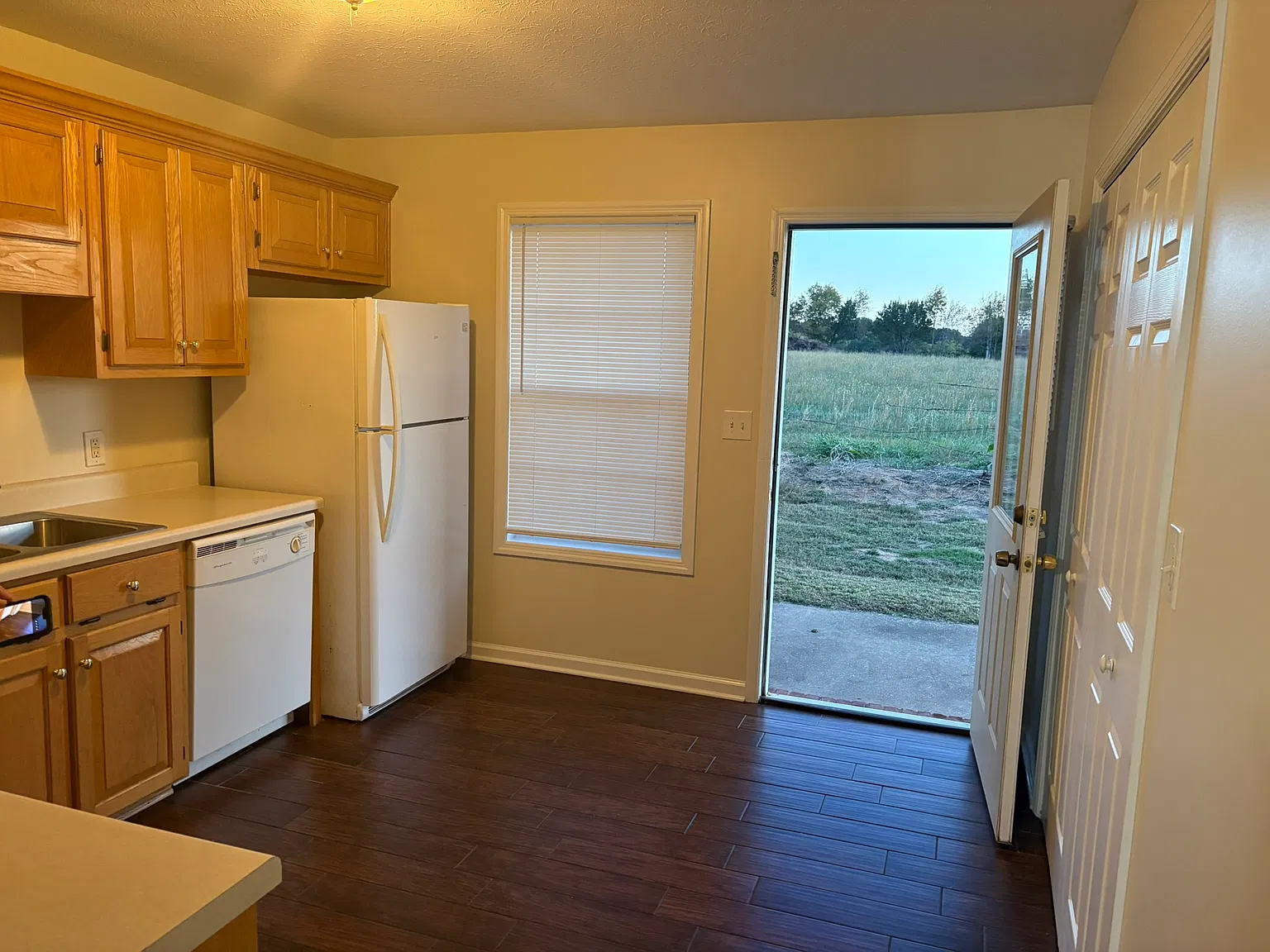 2 bed, 1.5 bath, $800 — Photo 4