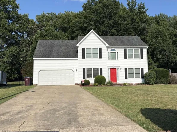 924 Whisper Hollow Dr, Chesapeake, VA 23322