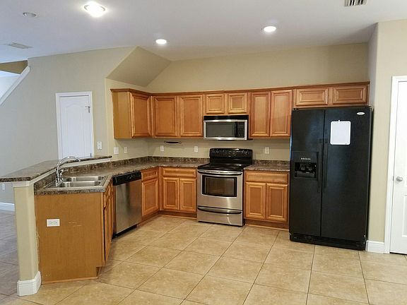 4th image of 827 Fairview Dr #1