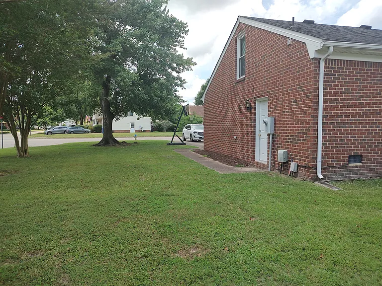 421 Currituck Dr — Photo 36