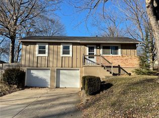 201 SE Westminister Rd, Blue Springs, MO 64014